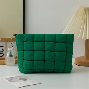 Fashion Quilted Puffy Clutch Bag, High-Quality Fabric Makeup Organizer with Inner Pocket, Large Capacity Handbag for Women Daily Use & Travel