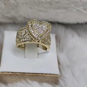 # 0203 Anillo de Corazon Adiamantado Oro Laminado 14k Alta Calidad con Detalles Brillantes y Diseño Elegante