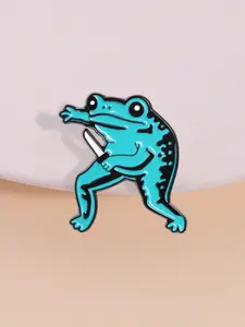 Funny Frog Lapel Pin with Knife, Subculture Fun Badge, Enamel Brooch, Unique Fashion Accessory, Perfect for Gifts and Collections