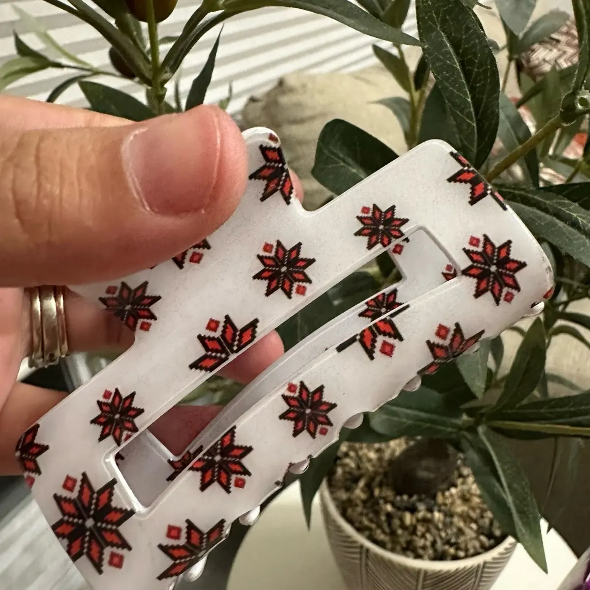 Tatreez pattern print claw clip