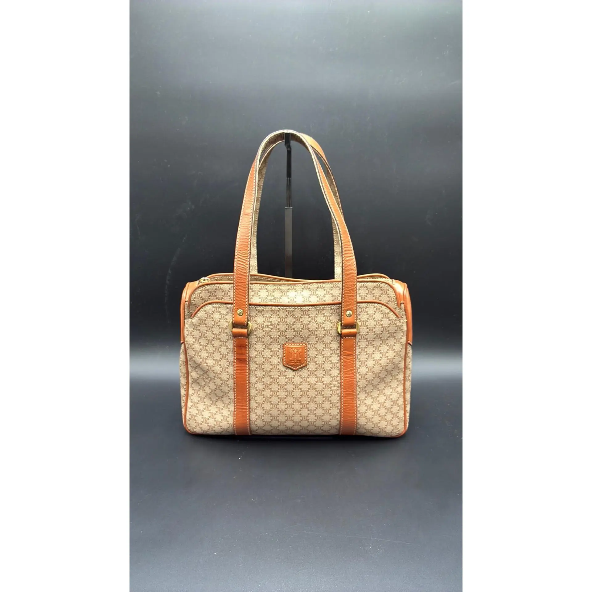 Pre-owned Leather Luxury Bags & Accessories Celine Vintage Macadam Triomphe shoulder Bag Date Code: MO8. Entrupy ID: G7BCQM6.