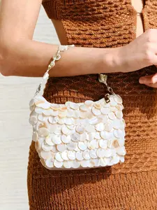 Ladies' shell decorated handbag, gold metal chain, fashionable, simple, elegant and versatile; Suitable for beach, vacation, holiday, summer outings, exquisite and fashionable styles, high-end texture