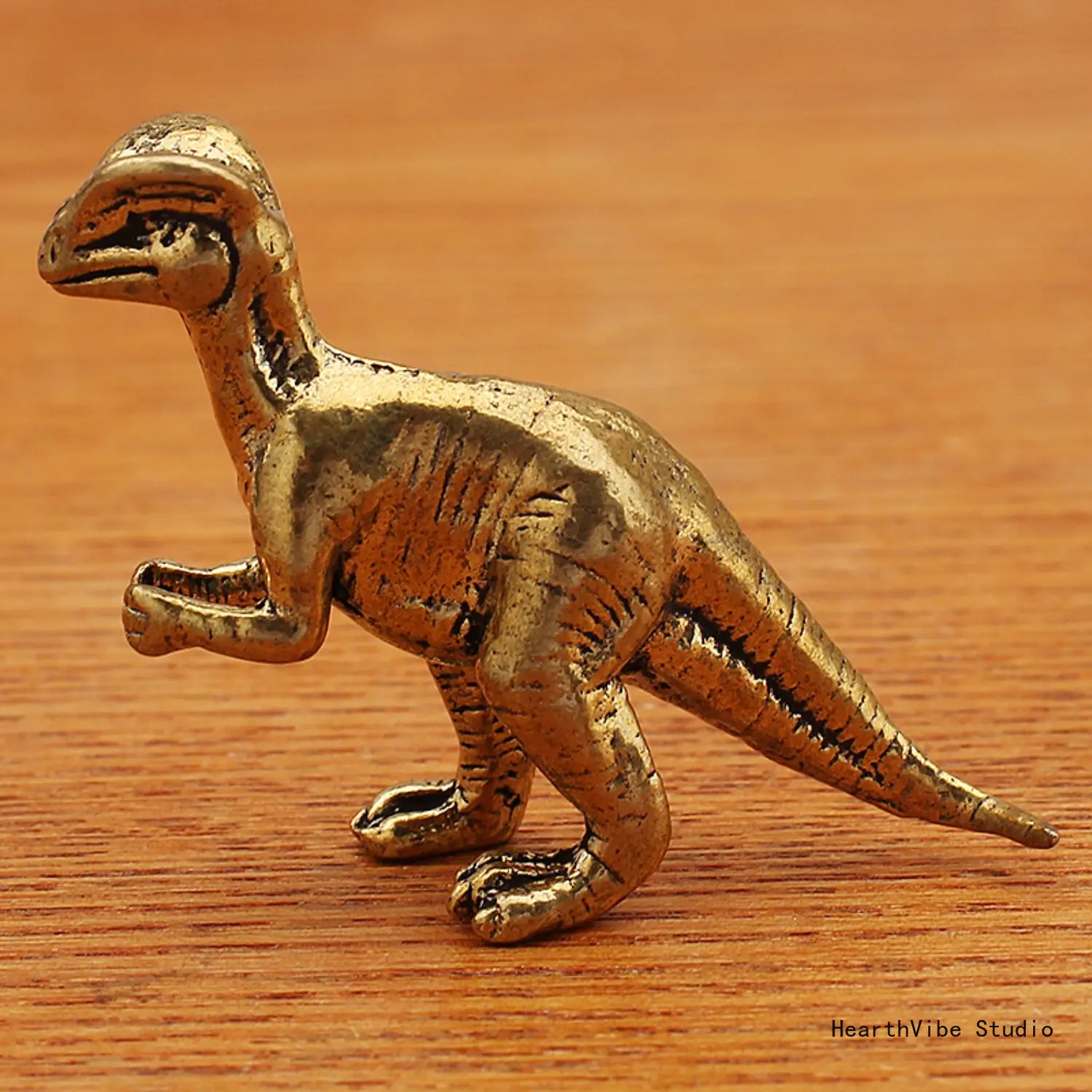 Retro-Style Handmade Miniature Copper Velociraptor Dinosaur Figurine - Camping & Hiking Gift, Metal Craft Statue, Resin Figure, Collector-Focused Dresser Household Decor, Figurines For Collectors, Collectible Figure Decor, Dresser Household Room Decor