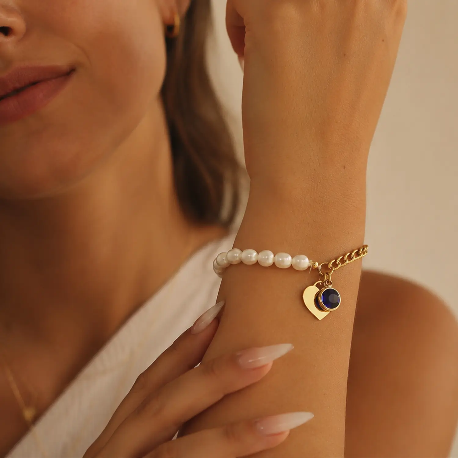 Custom Name Engraved Heart Pearl Bracelet, Mixed Baroque Pearl & Gold Figaro Link Chain Bracelet with Blue Birthstone Crystal Charm, Adjustable Extension Chain Elegant Personalized Keepsake Gift for Her & Best Friends, Meaningful Gifts, Customizable Name,