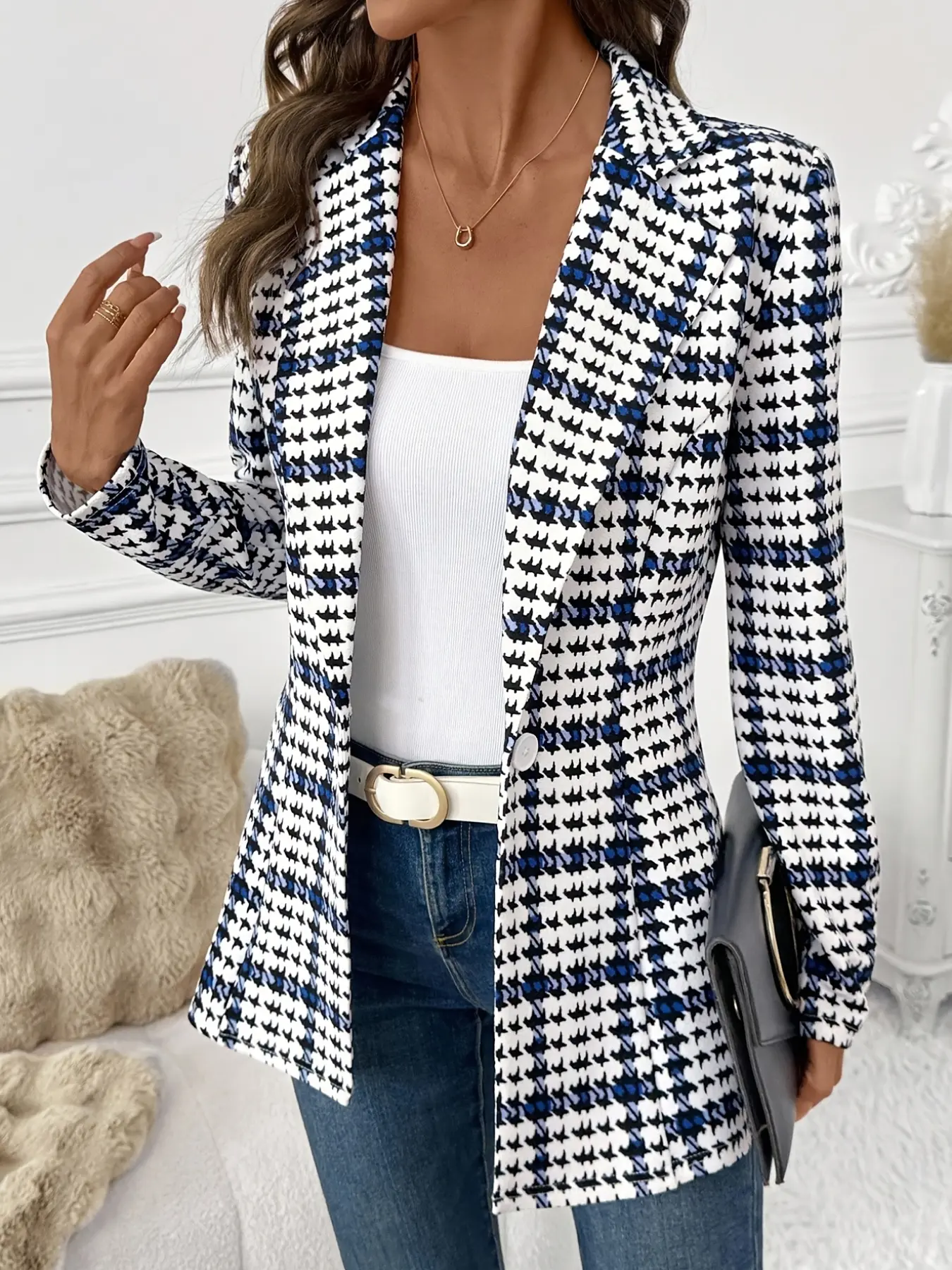 A blue and white herringbone long sleeved suit jacket for women, with a classic herringbone pattern that looks slim and suitable for commuting to work, shopping, and outdoor activities, Classic office wear