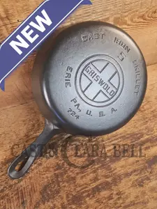 1930's Griswold #5 Cast Iron Skillet with Large Block Logo and Smooth Bottom, 724.  Awesome sauté skillet!