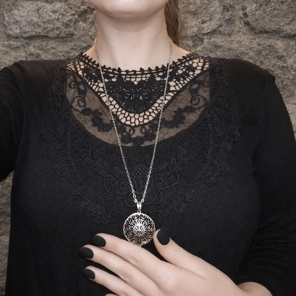 Gothic Perfume Locket - 5 Felt Pads Included