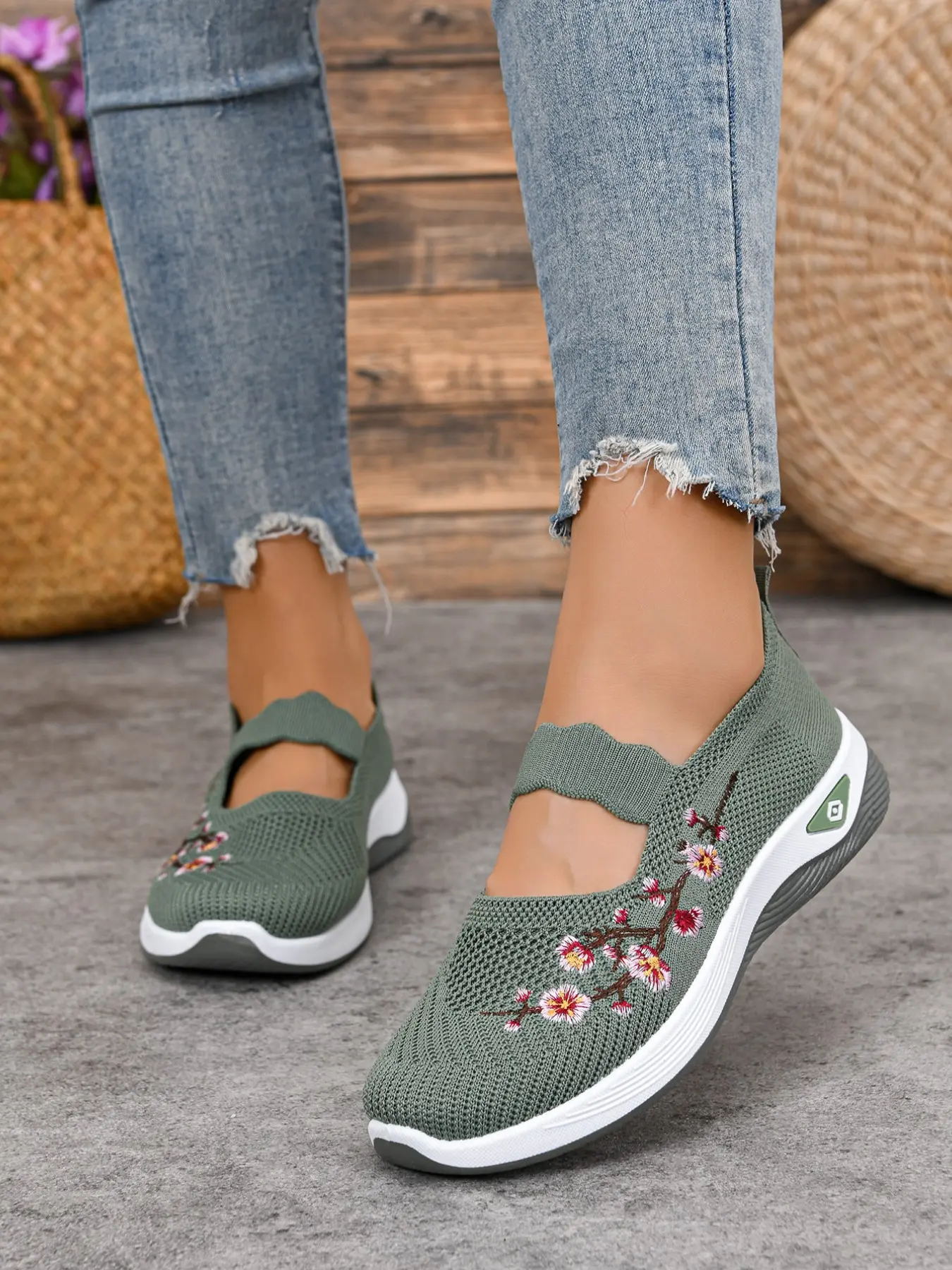 Women's Comfortable Versatile Round Toe Embroidered Mesh Slip-On Flat Casual Shoes, All-Season Wear