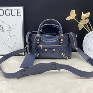 Pre-owned Balenciaga Leather Shoulder Bags 7.8'' R17719 Shoulder Bag C10143469336 0410 T1 Qiqi