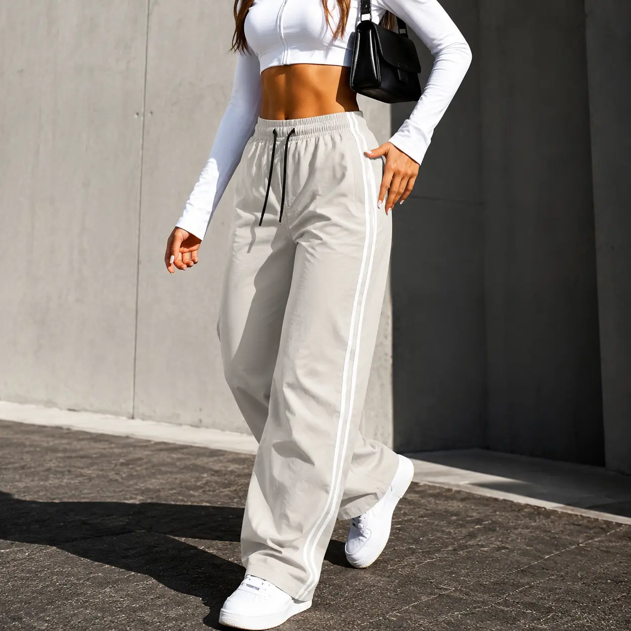 Women’s summer lightweight loose sports pants with multiple pockets — adjustable drawstring waistband, non-stretch fabric, machine washable; lightweight, skin-friendly feel with a smooth touch; suitable for indoor workouts and outdoor activities in summer