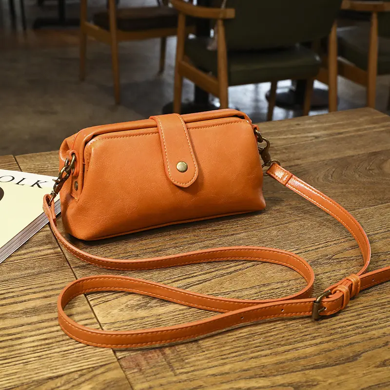 Women Classic Clip Clutch Bag PU Doctor Style Handbag Adjustable Detachable Shoulder Strap Convertible Crossbody Purse For Daily Dating Commute Outfits