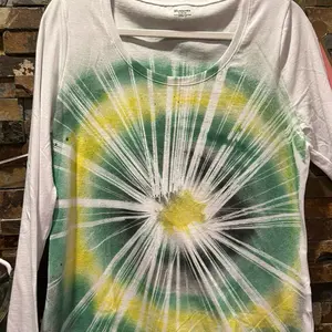 Spray and Dye The Charm T-Shirt with Green and Yellow Design, Casual Style, long Sleeve, Color for