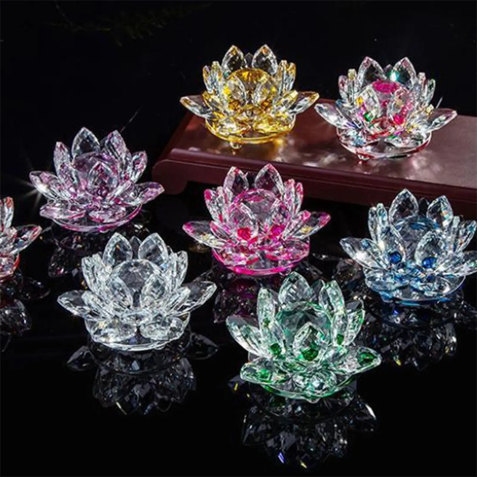 Crystal Lotus Ornament Red Crystal Glass Decorative Accent with Light Catching Design Home Office Desk Decor Jewelry Cabinet Display Small Art Craft Car Interior Decoration Tabletop Flower Shape Ornament for Living Room Bedroom Shelf Decoration