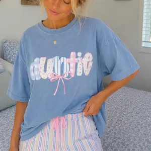 Comfort Colors Auntie Shirt, New Aunt Gift, Aunt T-Shirt, Coquette Bow Auntie Shirt, Gift for Aunt Tee, Pregnancy Announcement for Aunt, Cute Family Gift – DP CLICK