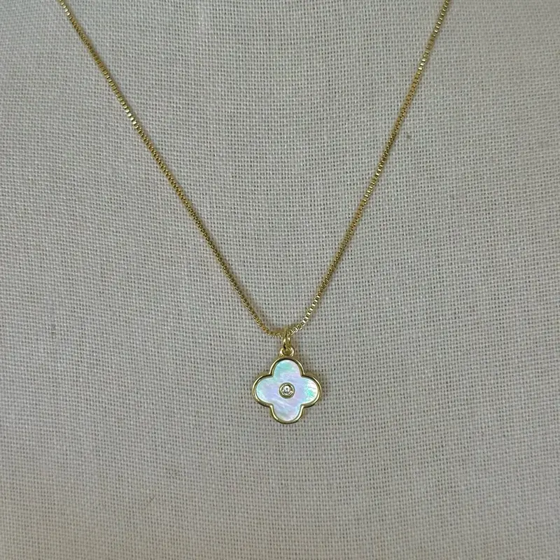 Small Clover Necklace- Collar de Trébol Pequeño