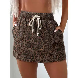 Drawstring elastic waist pocket denim shorts, with a friendly and comfortable elastic waist.RAIMENTRY