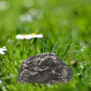 Realistic Rock Key Hider, Weatherproof Fake Stone for Outdoor Use, Securely Hide Keys in Your Garden or Yard, Garden Stones