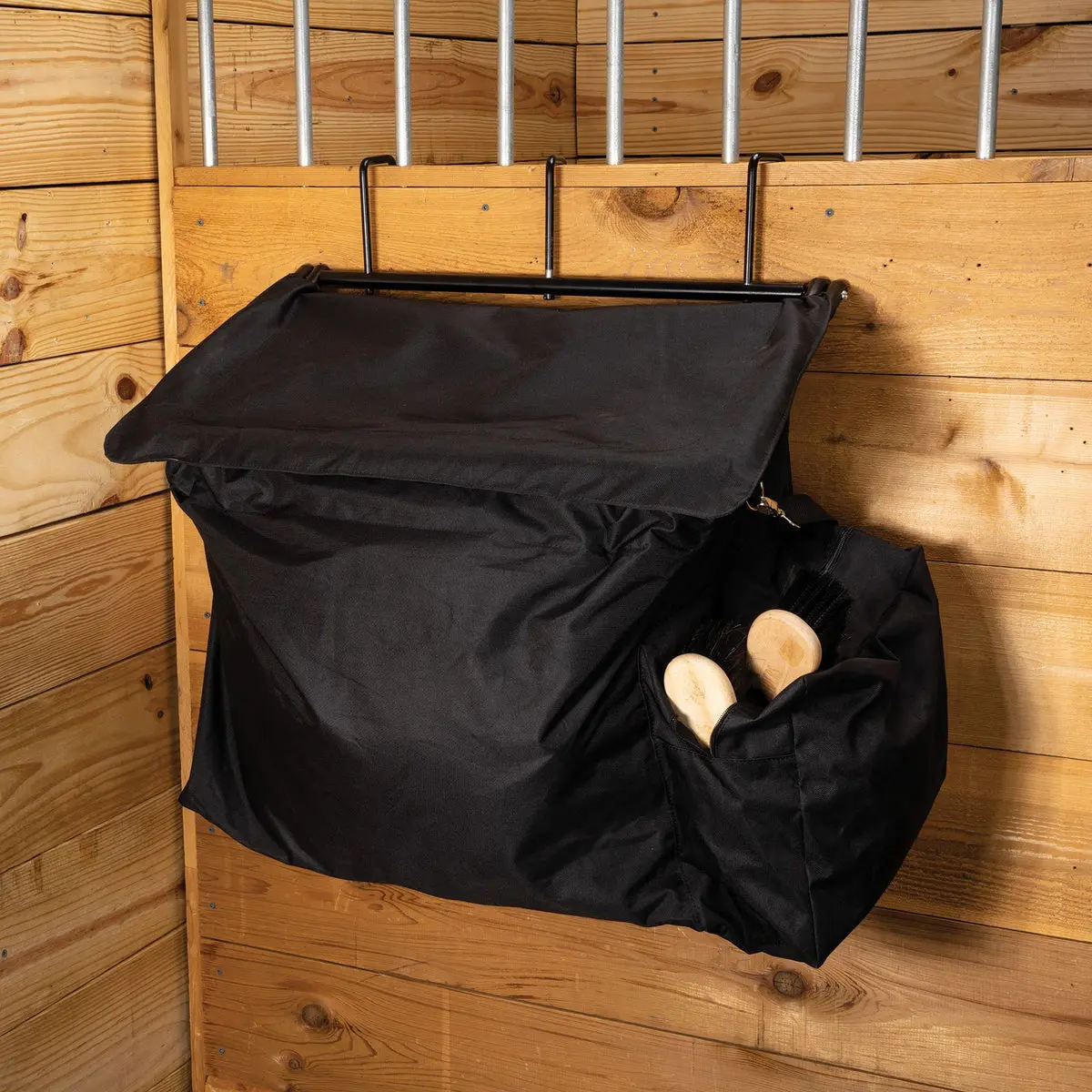 Framed Stall Front Bag and Hanging Storage Organiser, Heavy-Duty 600D Polyester Blanket Carrier with Pockets and Swivel Hooks for Barn and Show Travel, Blanket Storage Bag, Hanging Storage Bag