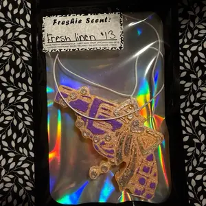 Car Freshie Fresh Linen Scented Air Freshener with Holographic Packaging and Decorative Design