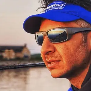 Rinconcito Men's Polarized Sunglasses - Fishing, Boating and Beach UV Protection