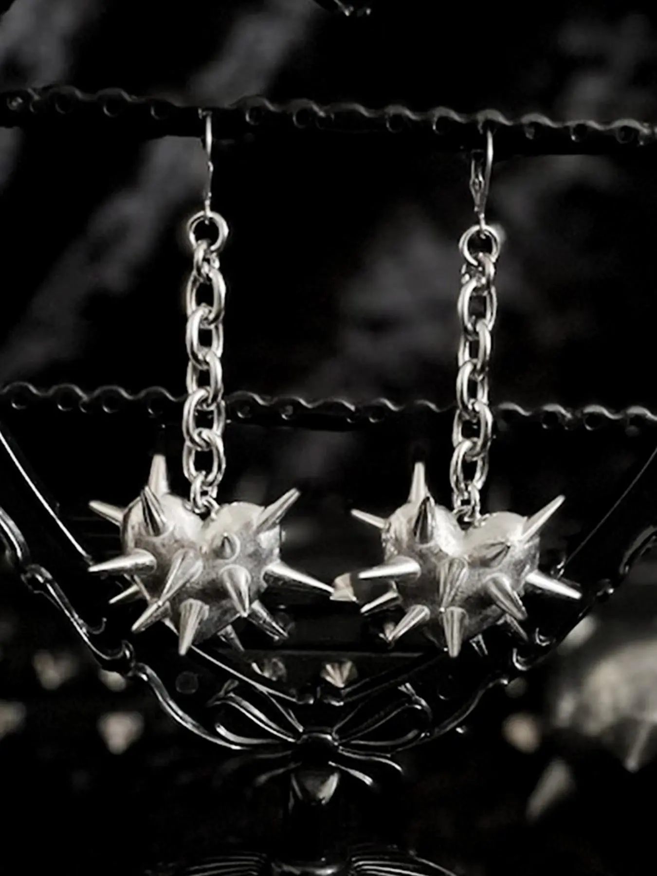 Gothic Punk Heart Spike Rivet Long Chain Pendant Earrings, Punk Style Earrings, Heart Shape Earrings, Unisex Hip Hop Party Trendy Jewelry, Zinc Alloy Drop Earrings, Dangling Earrings for All Seasons