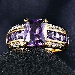 Elegant Vintage Style Proposal Ring with Rectangular Purple Diamond - Gold Tone, Sparkling Cubic Diamond Decoration, Valentine's Day Gift, Suitable for All Seasons, Vintage Design |   Sparkling Decoration, Diamond Ring