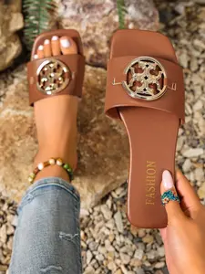 Korean Style Metal Logo Women Slippers, Soft Sole Anti-Slip Design, Versatile Commuter Sandals, Open-Toe Fashion Summer Footwear for All Seasons, Fashionable Sandals