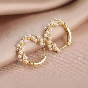 Pearl Chunky Gold Hoop Earrings, adorned with elegant imitation pearls, featuring timeless feminine design. Suitable for daily wear and various occasions. The perfect choice for women's jewelry