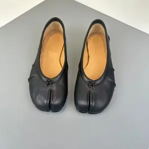 Spot tabi split-toe shoes women's 2026 new niche pleated flat bottom shallow mouth bow ballet pig's trotters single shoes