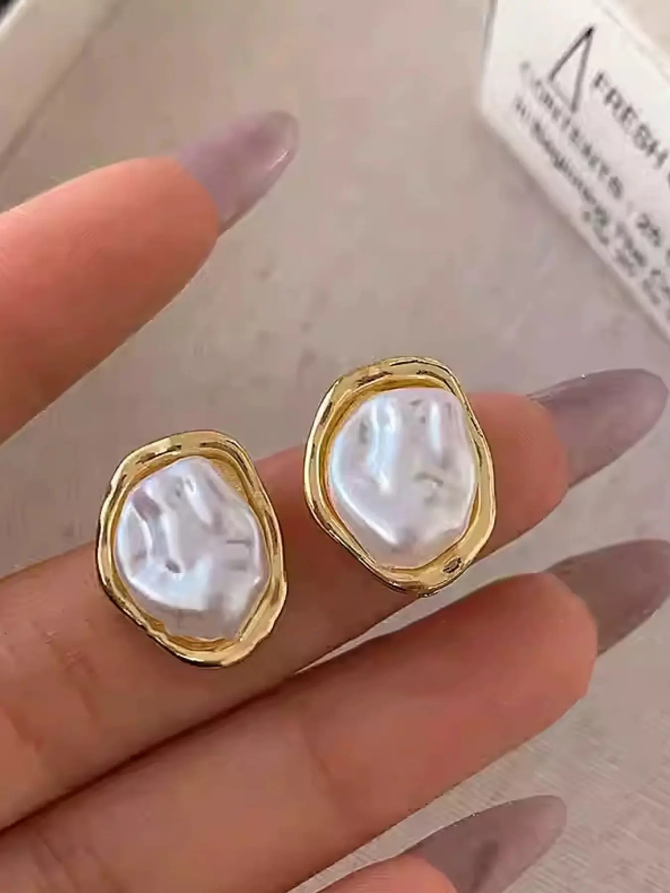 A pair of fashionable and elegant irregular pearl earrings, High Quality Earrings Jewelry, suitable for daily wear, vacation and dating occasions, and also a surprising and exquisite small gift.