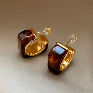 Elegant Amber Resin C-Type Stud Earrings, Geometric Design, Daily Wear, Commute, Leisure, Vacation, Women's Fashion Jewelry