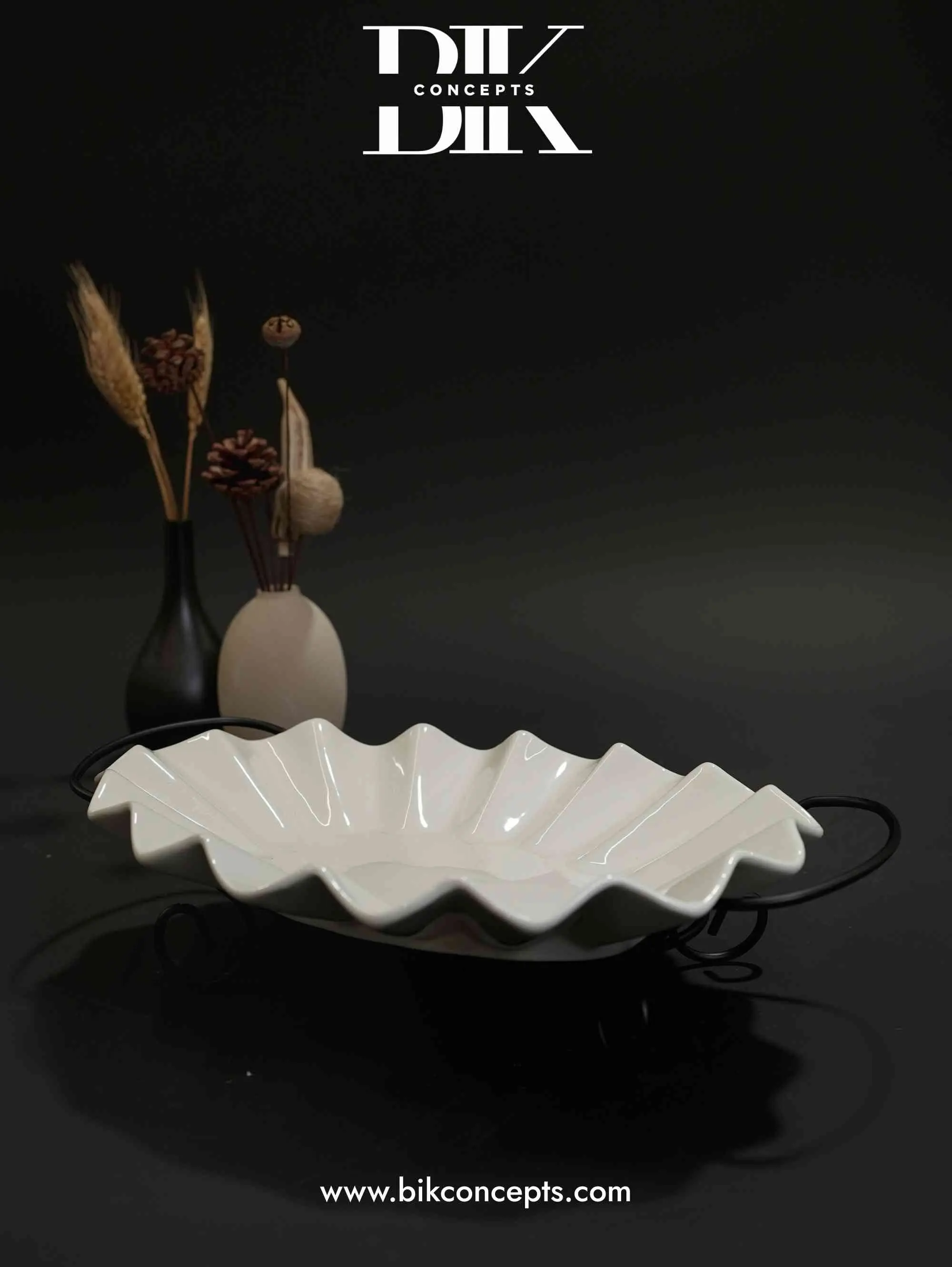 Luxury Porcelain White Wavy Bowl with Stainless Steel Wire Stand - Aesthetic, Formal, Modern, Generous Glossy Tableware for Fruit Serving