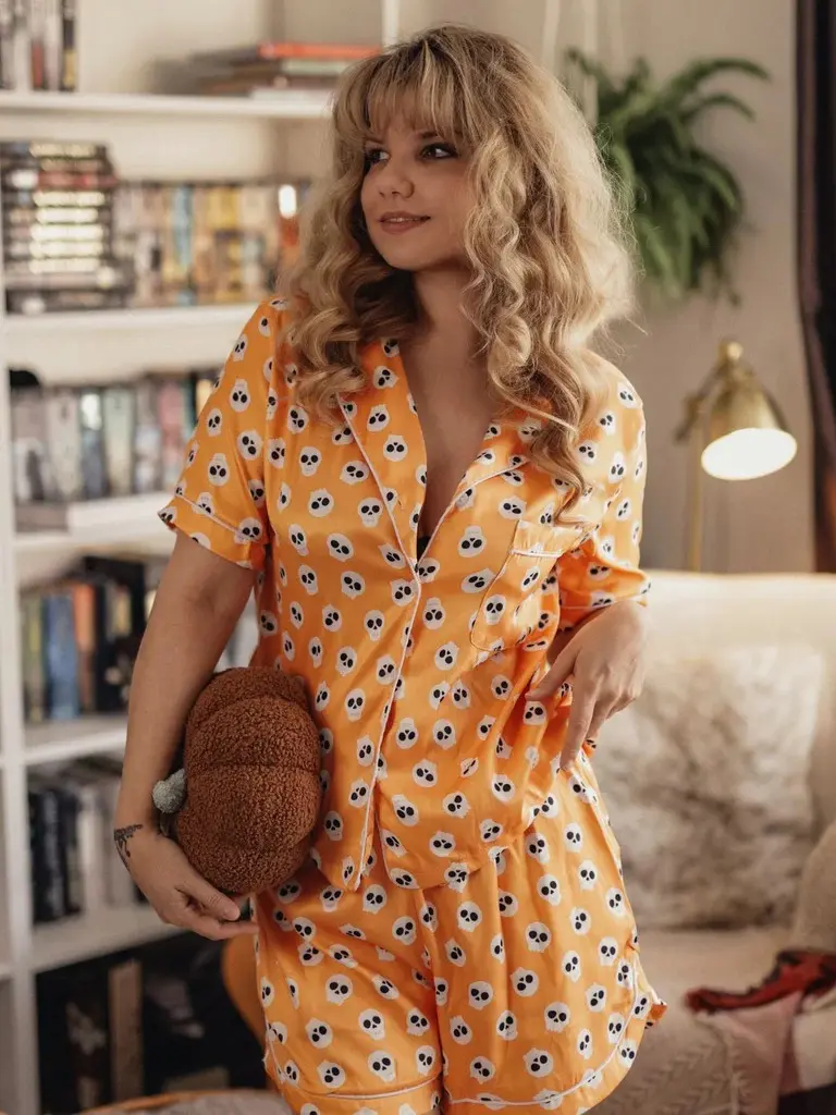 RETRO STAGE Nightwear for Women, Retro Graphic Skull Print Pajama Set, 2-Piece Halloween Button Front Shorts Set