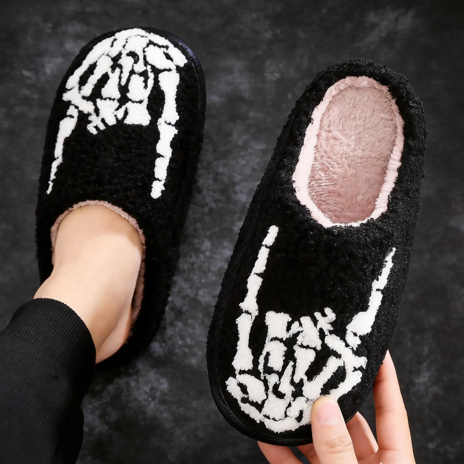 Women's Unisex Punk Skull Embroidered Cartoon Couple Slippers, Casual Warm Fuzzy Indoor Footwear, Soft Fall-Winter Spooky Season Shoes, Slippers For Women, Foam, Eva, Chic, Halloween, Cow, House Shoes, Ankle, Plush, Indoor Shoes