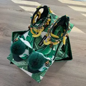 Dolce & Gabbana Green Satin Banana Leaf Sandals - 38.5