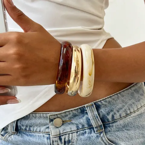 Women's Fashionable Acrylic & Metal Bracelet Set, Vintage Resin Amber Pattern, Stackable Bangles, All-Season Wear, High Quality Bracelet