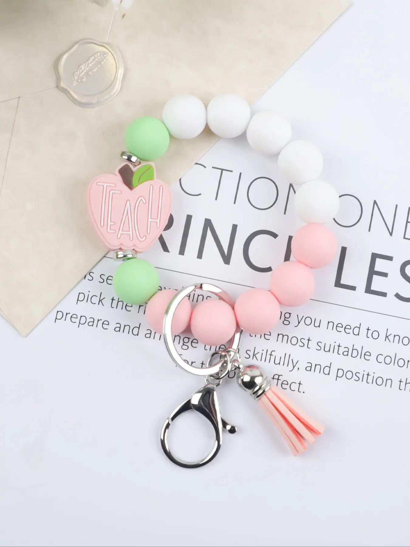 Teacher Exclusive Sweet Beaded Tassel Decorated Keychain, Silicone Apple Shape Pendant with Short Fringe, Anti-Loss Key Ring, Teacher's Day Gift