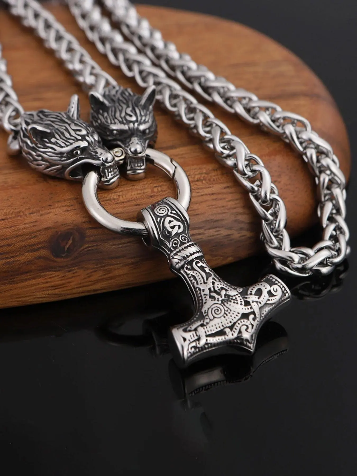 Vintage Viking Wolf Head Pendant Necklace Perfect As Gift, Punk Hip Hop Party Necklace for Party, Daily Clothing Decor, Trendy All-match & Exquisite Jewelry for Birthday Gift, Valentine's Day, Gift, Cuban Link Chain, Decorative Necklace