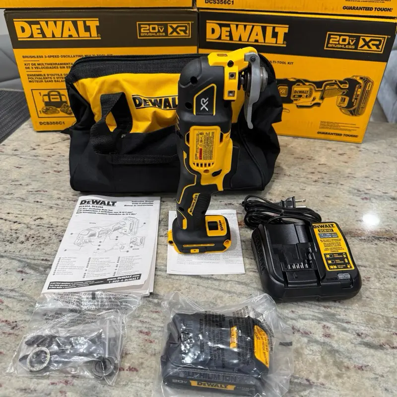 DeWalt BRUSHLESS 3-SPEED OSCILLATING MULTI-TOOL KIT