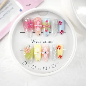 Lili:Customized Nails Picked In Liveroom