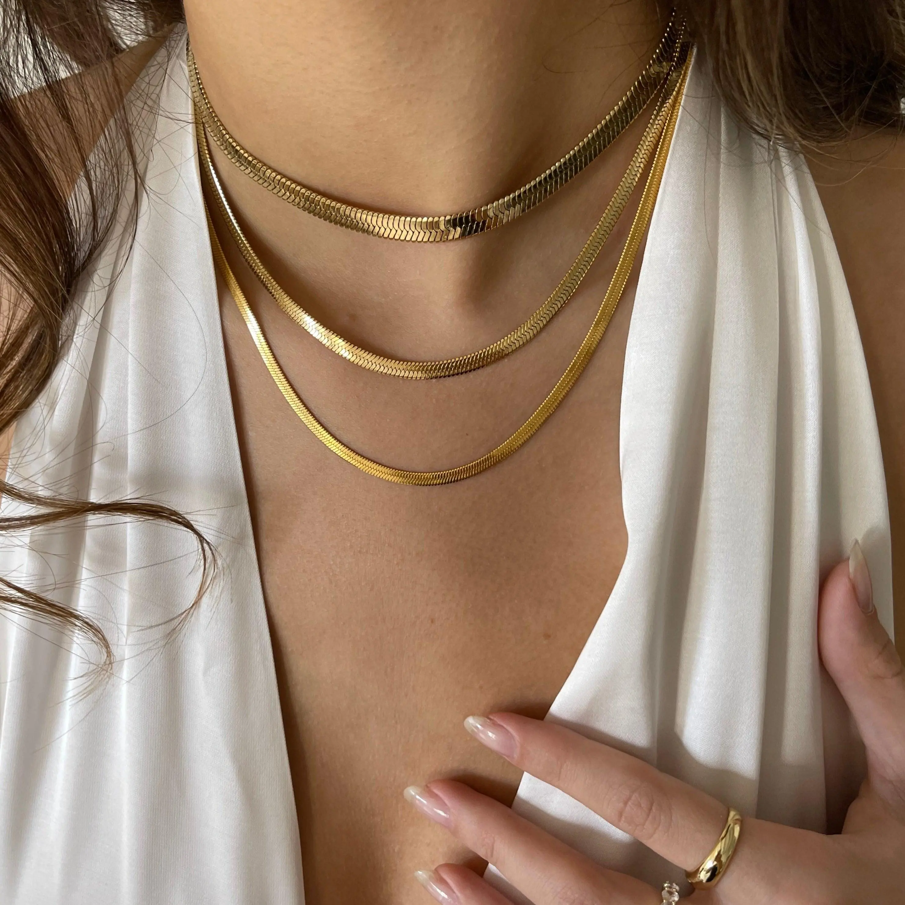 EVRY JEWELS Gold or Silver Plated Stainless Steel Women's Hypoallergenic Shining Snake Necklace