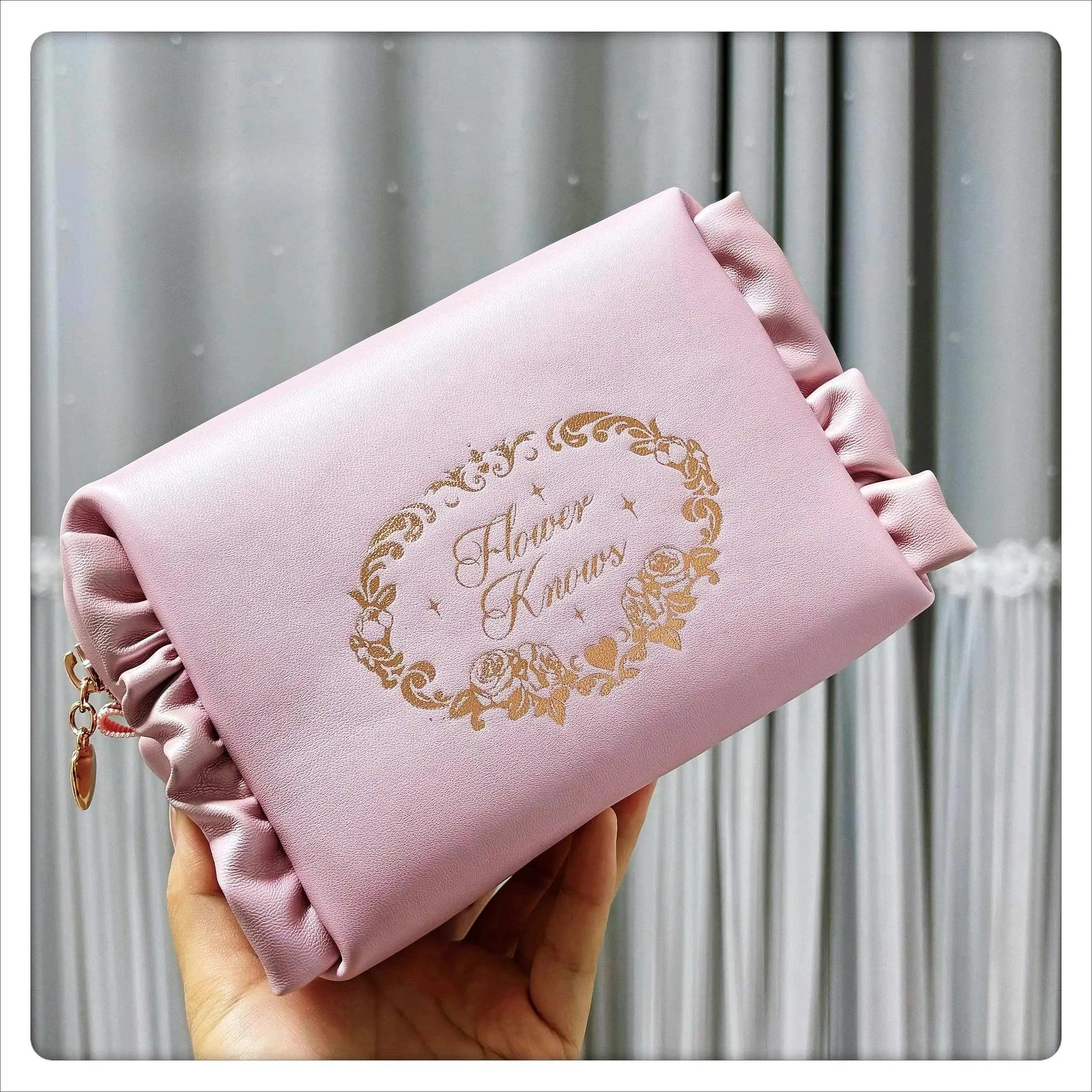 ✨🌸 FlowerKnows Cosmetic Case – Elegant Makeup Storage 🌸✨