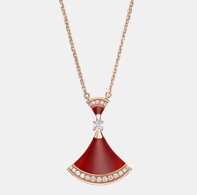 Pre-owned Bvlgari Divas' Dream 18 kt rose gold pendant necklace with carnelian, a diamond and pavé diamonds，non full set