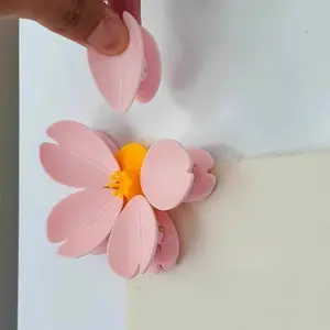 Silicone Cherry Blossom Sealing Clip, Ideal for Kitchens, Living Rooms, Picnics, Travel, Refrigerator Magnets, Food Sealing Clips, Flower Magnets, Magnetic, Home Decor
