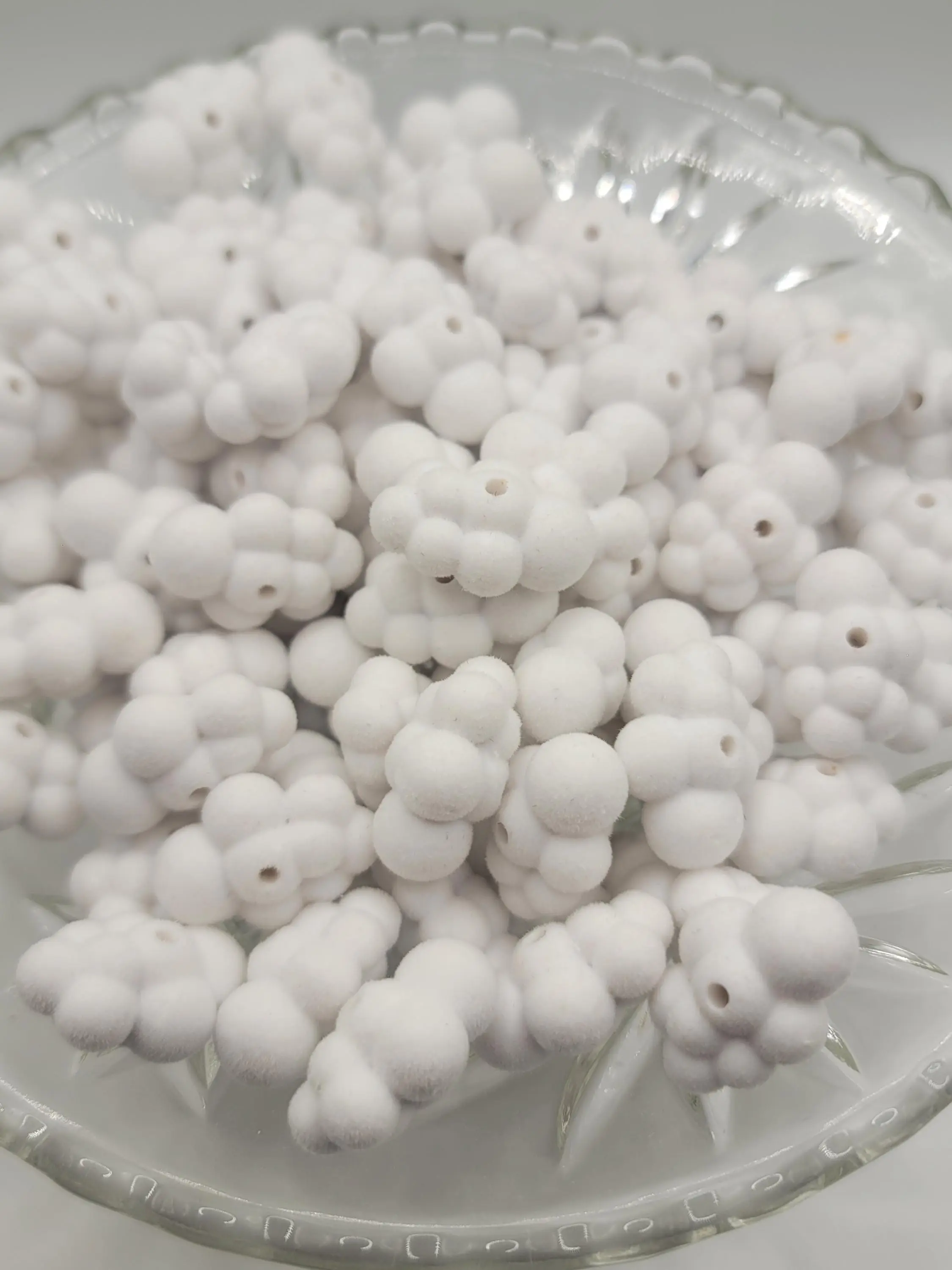 Flocked White Cloud Bead Kit, 1in Wide, 10-Piece Set with Fluffy Effect, for DIY Beading & Jewelry Making, Flocking Beads, Fluffy Cloud Bead Kit