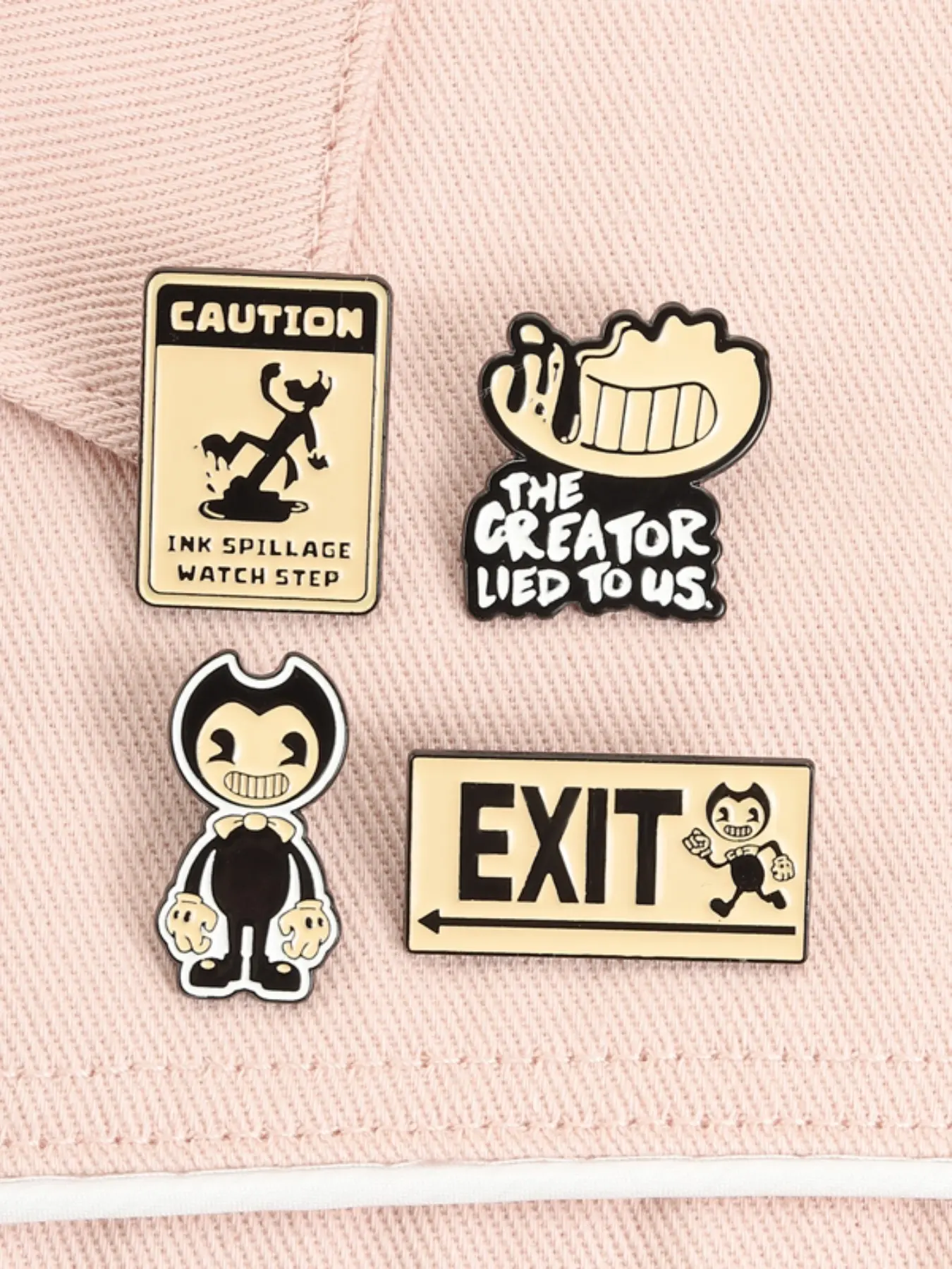 4PCS Bendy and the Ink Machine Cartoon Game Enamel Pin Horror Vintage Badges, Brooches Clip, Emblem Badge Decoration, Fashion Accessory, with Classic Bendy Caution Ink Spillage Exit Sign Designs for Horror Game Fans Backpack Jacket Decoration Gift
