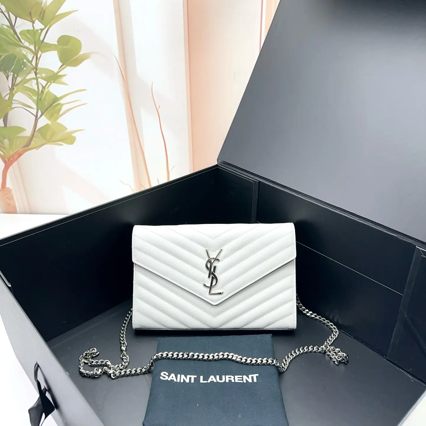 Pre-owned Yves Saint Laurent White Chevron Quilted Leather Monogram Envelope Crossbody Bag Chain Strap, Flap Top, Snap Closure, 0801 Raye 20741829, Envelope Shape