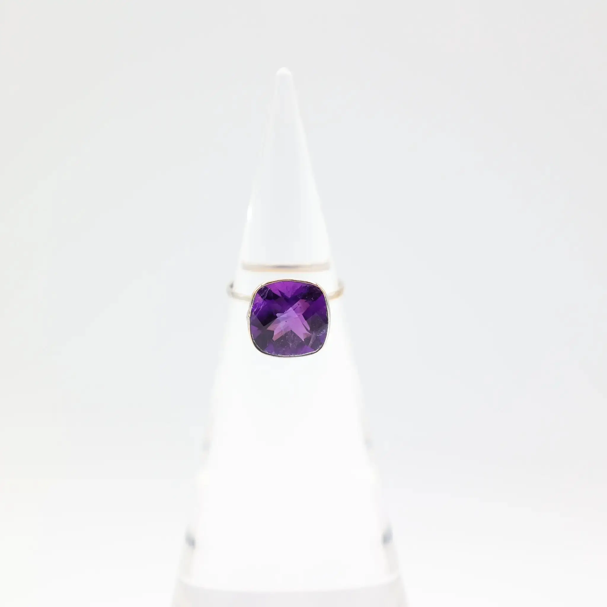 14k Gold 12mm Purple Spinel Ring Size 7.75