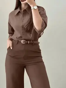 A pair of women's brown high-waisted wide-leg fitted trousers that lengthen the legs, suitable for summer, suitable for daily commuting, going, etc.