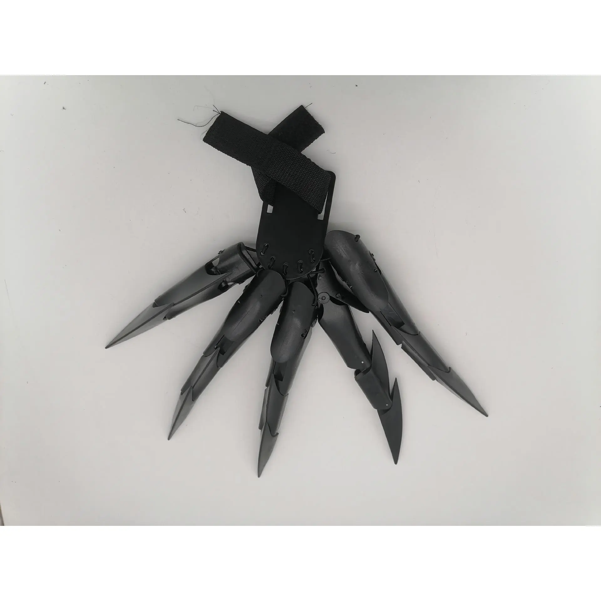 Mantis Left Hand (Black)